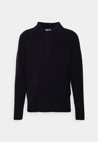 Schwarzes Langarm-Polohemd aus strukturiertem Stoff, mit klassischem Kragen und dreiknöpfiger Blende für eine entspannte Passform.