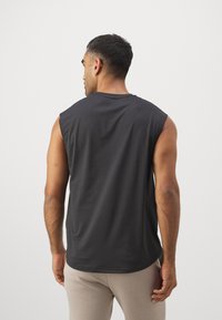 ICANIWILL STRIDE SLEEVELESS MEN - Felső - graphite