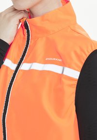 Endurance Väst - shocking orange