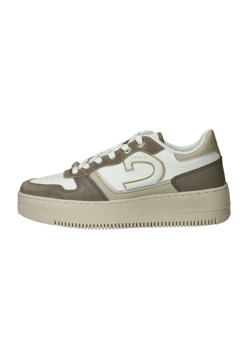 Witte en taupe sneaker met een gestructureerde suede en gladde leren bovenwerk, dikke zool en opvallend logodetail aan de zijkant.