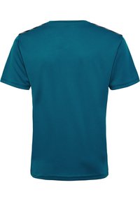 Chemise à manches courtes couleur sarcelle en tissu lisse. Dispose d'un col rond et d'accents d'épaules noirs contrastants. Design épuré et minimaliste.