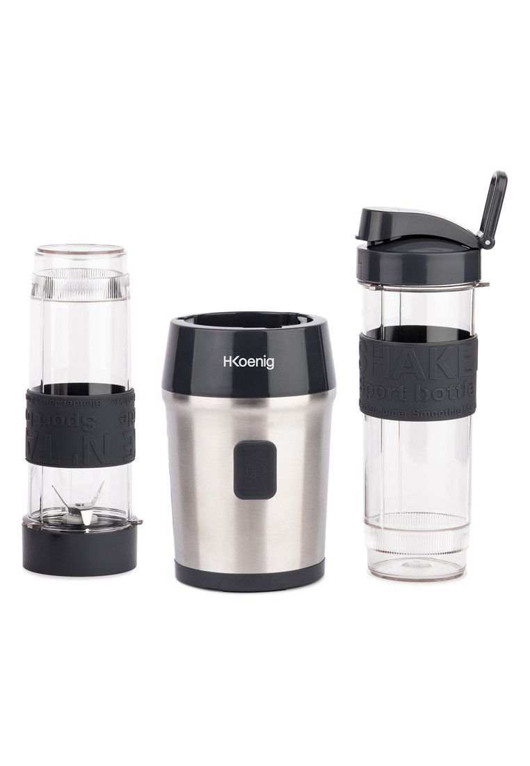 Trois contenants de boissons : une tasse en acier inoxydable isolée, une bouteille de mélange transparente avec une base noire, et un shaker transparent avec un couvercle noir.