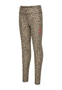 Leggings in een luipaardprintpatroon met een beige achtergrond en donkere bruine vlekken. Elastische tailleband met een rode logoaccent aan de zijkant.