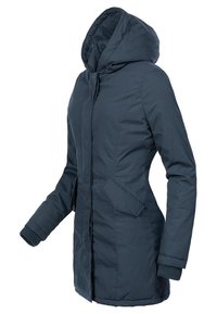 Giacca a vento blu navy con cappuccio, chiusura con zip, due tasche laterali e polsini a coste. Il materiale sembra leggero e resistente all'acqua.