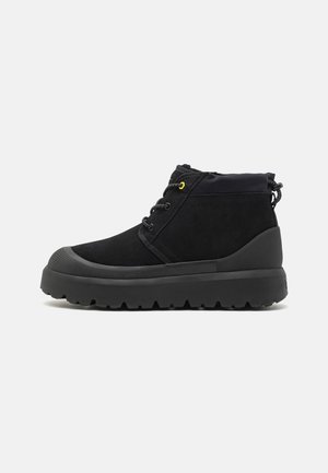 UGG NEUMEL UNISEX - Gležnjarji z vezalkami - black