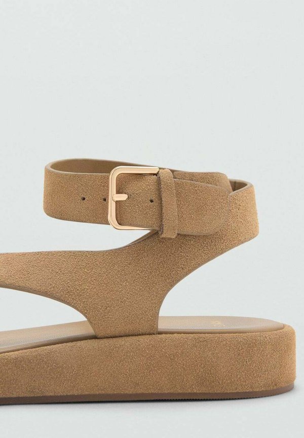 SPLIT WITH BUCKLE - T-bar sandals - sand4