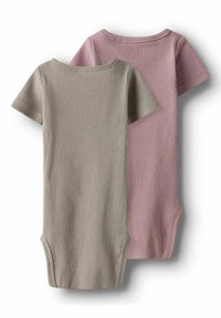 Ensemble de deux bodies côtelés en gris doux et rose atténué. Manches courtes et encolures arrondies avec des fermetures à pression au bas.