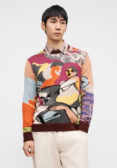 Πλεκτό πουλόβερ με πολύχρωμο γραφικό σχέδιο, κυρίως σε ζεστές αποχρώσεις, ριμπ μανσέτες και πουκάμισο με γιακά σε αντίθεση από κάτω.