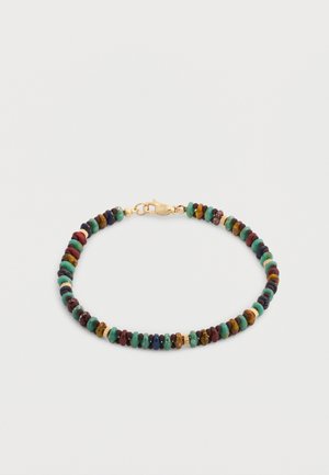 Βραχιόλι με χάντρες με μικρές πολύχρωμες πέτρες σε πράσινο, καφέ, κόκκινο και μπλε, με χρυσές μεσαίες χάντρες και χρυσό κούμπωμα αστακού.