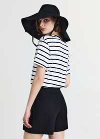 Calliope BOTTONI - A-Linien-Rock - ultrablack