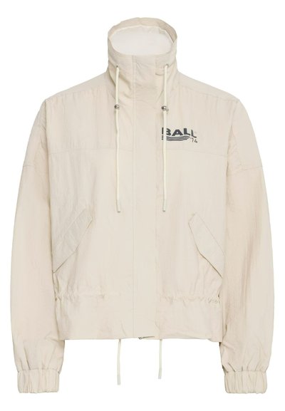 Veste zippée beige clair avec col haut, poignets élastiques, poches avant, ourlet à cordon et logo imprimé sur la poitrine gauche.