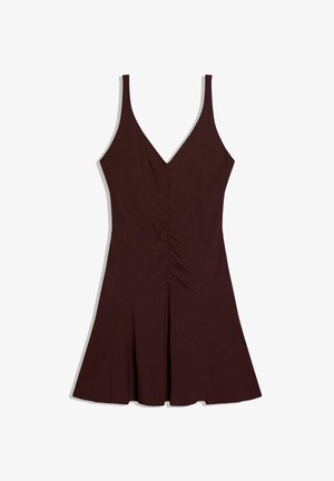 Robe marron foncé sans manches avec décolleté en V, corsage ajusté avec fronces centrales, et jupe évasée.