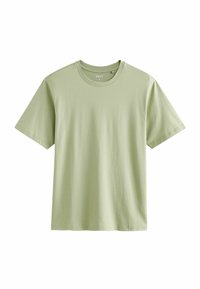 Tricou din bumbac de culoare verde deschis, cu mâneci scurte, guler rotund și o textură netedă. Eticheta brandului vizibilă în interiorul gulerului.