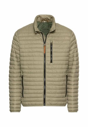 Khaki pufferjakke med lynlåslukning foran, elastiske manchetter og to sidelommer. Har et quiltet design og en opretstående krave.