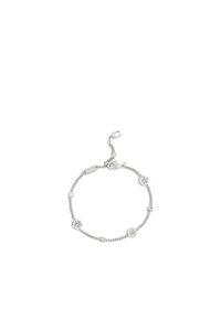 Bracelet en chaîne argentée mettant en avant des accents ronds et floraux, orné de pierres précieuses claires. S'ajuste avec un fermoir en forme de homard.