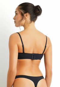 Yamamay Axelbandslös bh / Multifunktionsbh - black plain