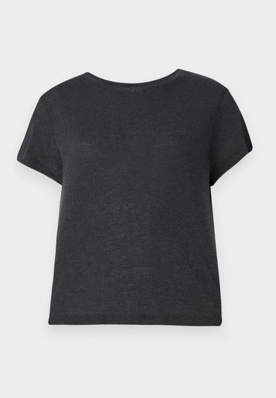 Temno siva majica s kratkimi rokavi in okroglim izrezom, izdelana iz mehke in gladke tkanine, z udobnim krojem in minimalnim dizajnom.