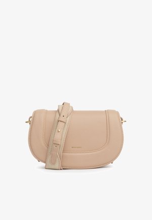 Sac bandoulière beige avec fermeture à rabat, sangle réglable avec boucle et finition subtilement texturée, marqué Miriase au centre à l'avant.