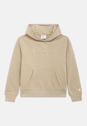 Felpa con cappuccio Champion beige con tasca frontale, logo Champion ricamato sul petto e piccolo logo sul polsino sinistro.