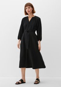 s.Oliver MIT TUNIKA-AUSSCHNITT - Sukienka letnia