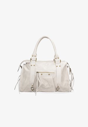 Witte handtas van zacht materiaal met dubbele bovenhandvaten, een voorzak met rits, decoratieve stiksels en accenten van messing.