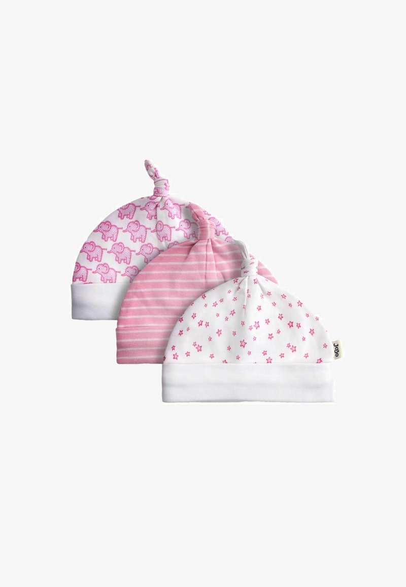 Trois bonnets pour bébé noués avec des revers blancs, ornés de motifs d'étoiles roses, de rayures roses et d'éléphants roses.