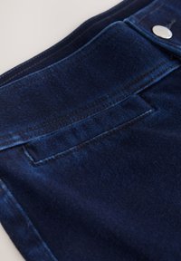 Next REGULAR FIT - FLARE LEG  - Leggingek - Nadrágok - rinse