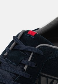 Lloyd EMOTION - Trainers - navy/white