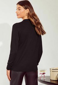 Friends Like These REGULAR FIT - MERRY CHRISTMAS - Pulover - black