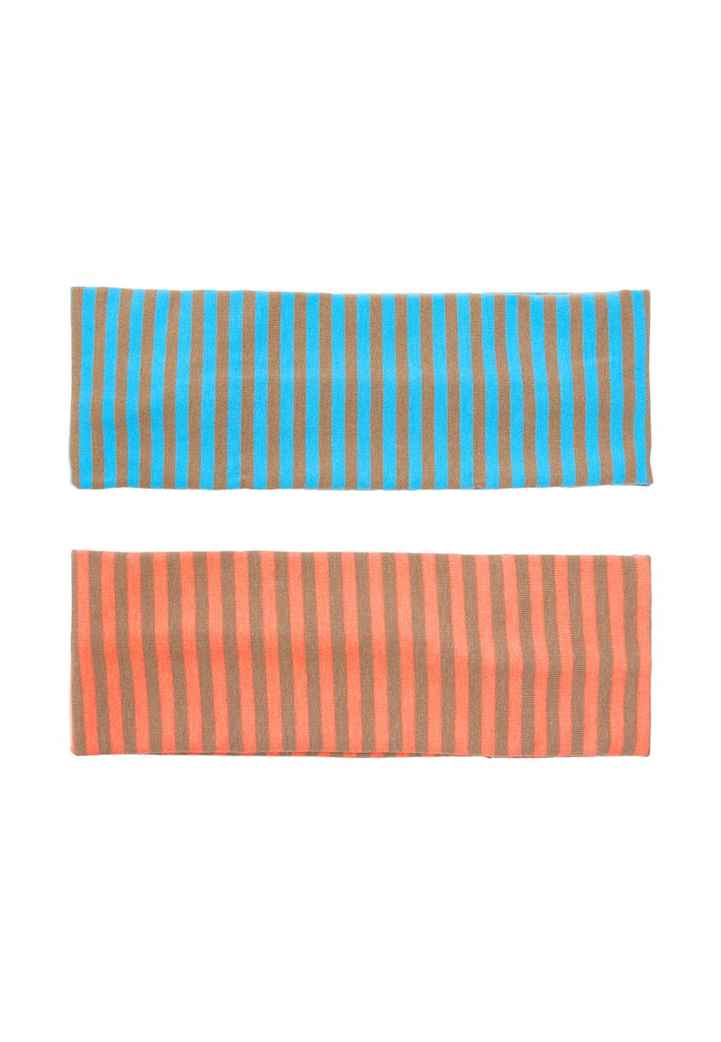 Dwa paski tkaniny: jeden w niebiesko-brązowe paski, drugi w pomarańczowo-brązowe paski. Miękka tekstura, prostokątny kształt, jednolita szerokość.