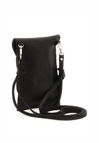Borsa a tracolla in pelle nera con parte superiore arrotolata, tracolla removibile, accessori in argento e finitura testurizzata. Forma rettangolare compatta.