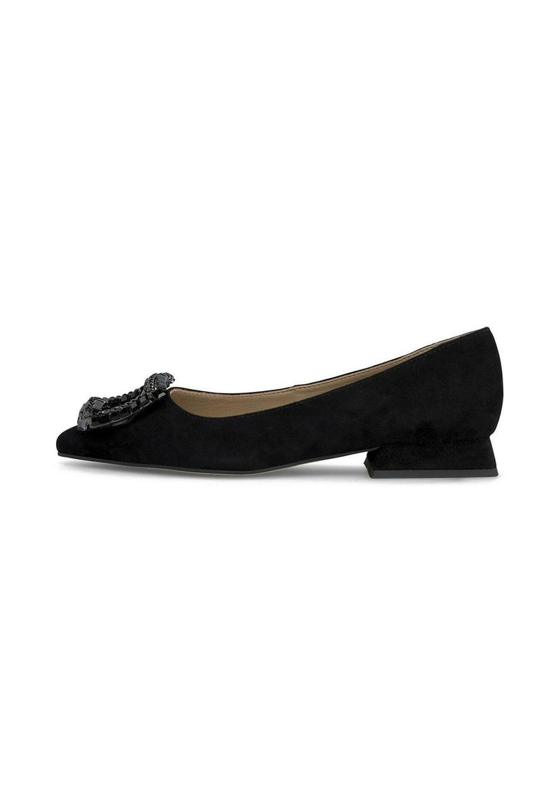 Scarpa flat nera in suede con punta rotonda, tacco basso a blocco e dettaglio decorativo in perle nere sulla tomaia, caratterizzata da una texture liscia.