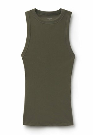 Bezrękawnik prążkowany w oliwkowym odcieniu, z okrągłym dekoltem, dopasowanym krojem i gładkim wykończeniem, rozłożony na płasko na białym tle.