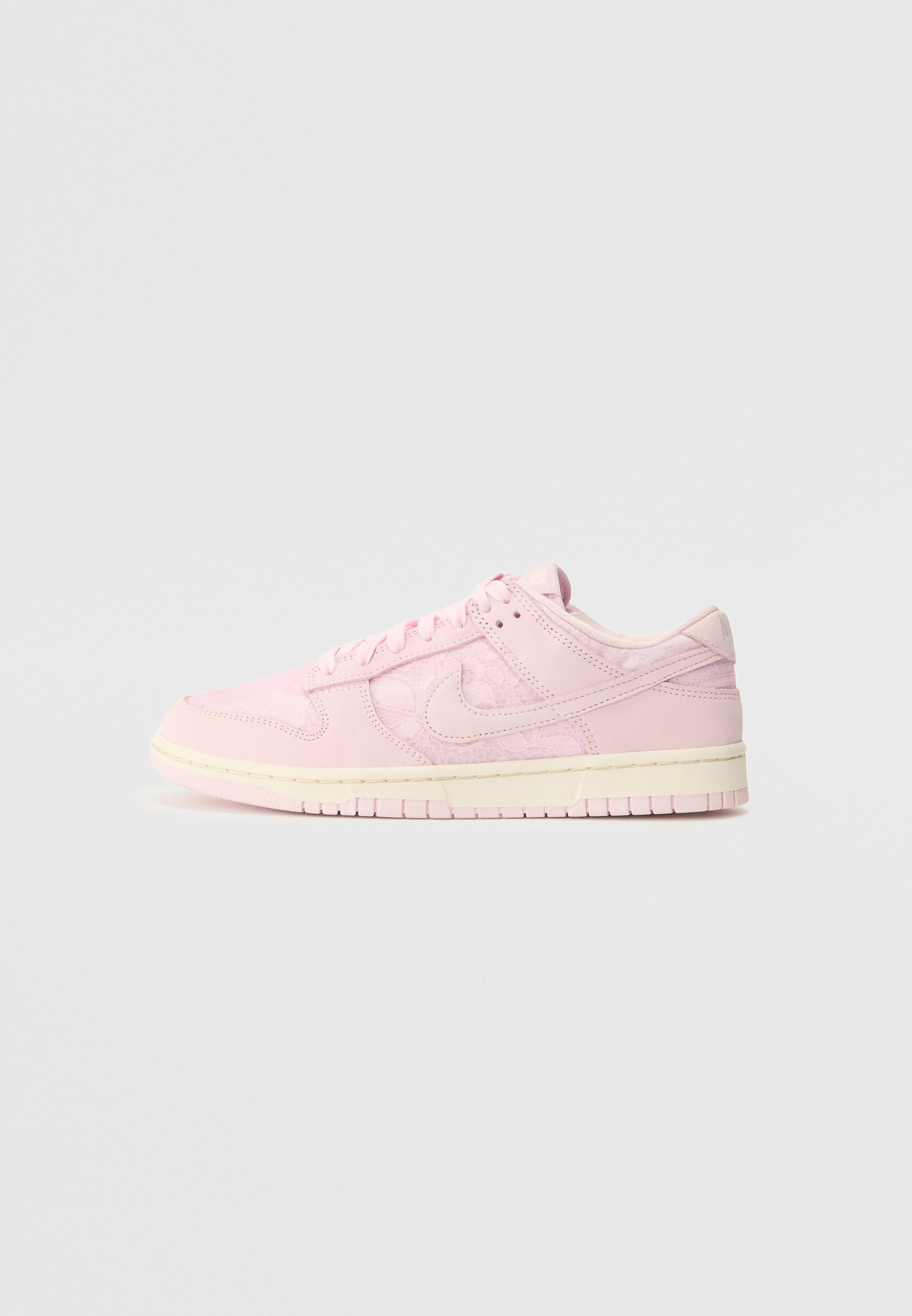 Nike Sportswear DUNK LOW Trainers regal pink/pink foam/soft