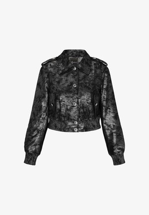 Geknipte zwarte jas van glanzende stof, met een knoopsluiting aan de voorkant, grote kraag en ribgebreide manchetten. Inclusief twee zijzakken.