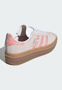 adidas Originals GAZELLE BOLD - Tenisky - putty mauve   clay   cloud white