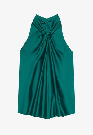Vihreä satiininen halterneck-toppi, jossa on koottu muotoilu kaulalla, laskokset edessä ja sileä pinta. Ei näkyvää metalliosaa.