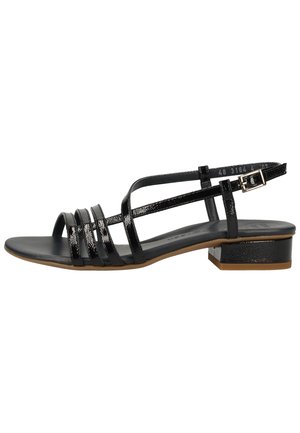 Sandale ouverte en cuir verni noir avec quatre lanières avant, bride à boucle à la cheville, petit talon bloc et bord de semelle beige.