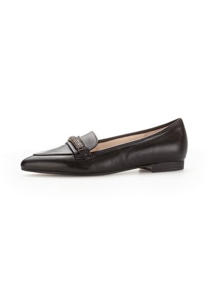 Schwarze Lederloafer mit spitzer Zehenform, ausgestattet mit einer glatten Oberfläche und dekorativen metallischen Akzenten auf dem Blatt. Flache Absatzgestaltung.