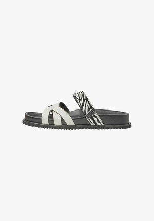 Zwart-witte schuifsandalen met een zebraprintband, rubberen zool en een brede kruislings ontwerp aan de voorkant met een gestructureerde afwerking.