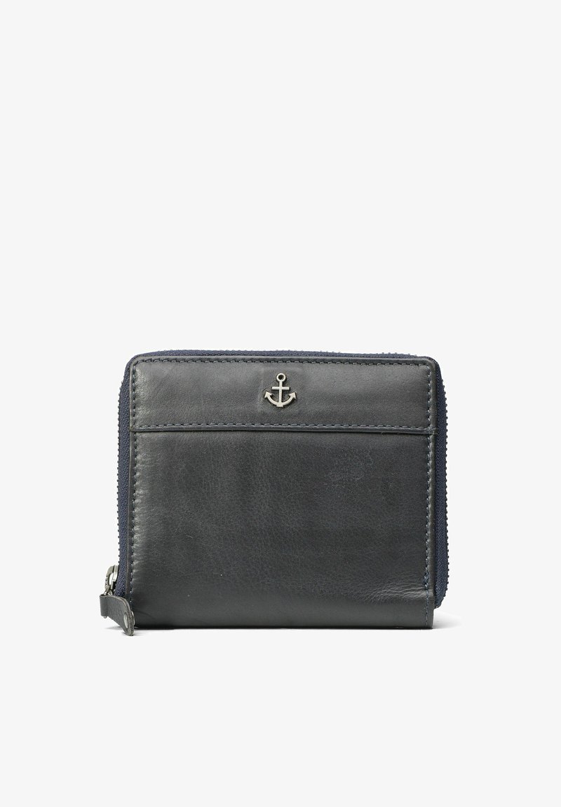 Cartera de cuero negro con superficie texturizada, cierre de cremallera y un emblema de ancla plateado en el frente. Diseño compacto y rectangular.