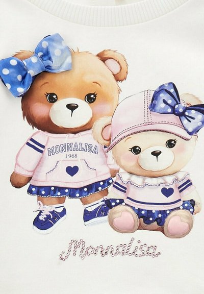 Deux ours en cartoon portant des tenues sportives : l'un dans un sweat à capuche rose à pois bleus, l'autre avec une casquette rose et une jupe bleue. "Monnalisa" est inscrit en dessous.