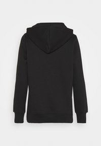 Sudadera negra con capucha y mangas largas, de material de algodón suave, con puños y dobladillo de canalé y una textura lisa. Sin diseño frontal ni bolsillos visibles.