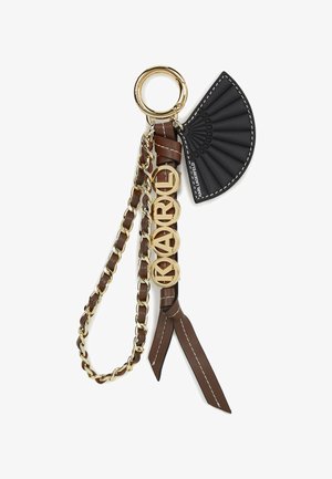 Brązowy skórzany brelok z złotymi akcentami, z czarnym, wachlarzowym charms'em i logo "KARL" w złotych literach. Detale łańcucha i frędzli.