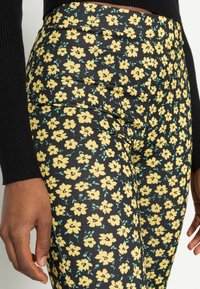 Even&Odd Tygbyxor - black