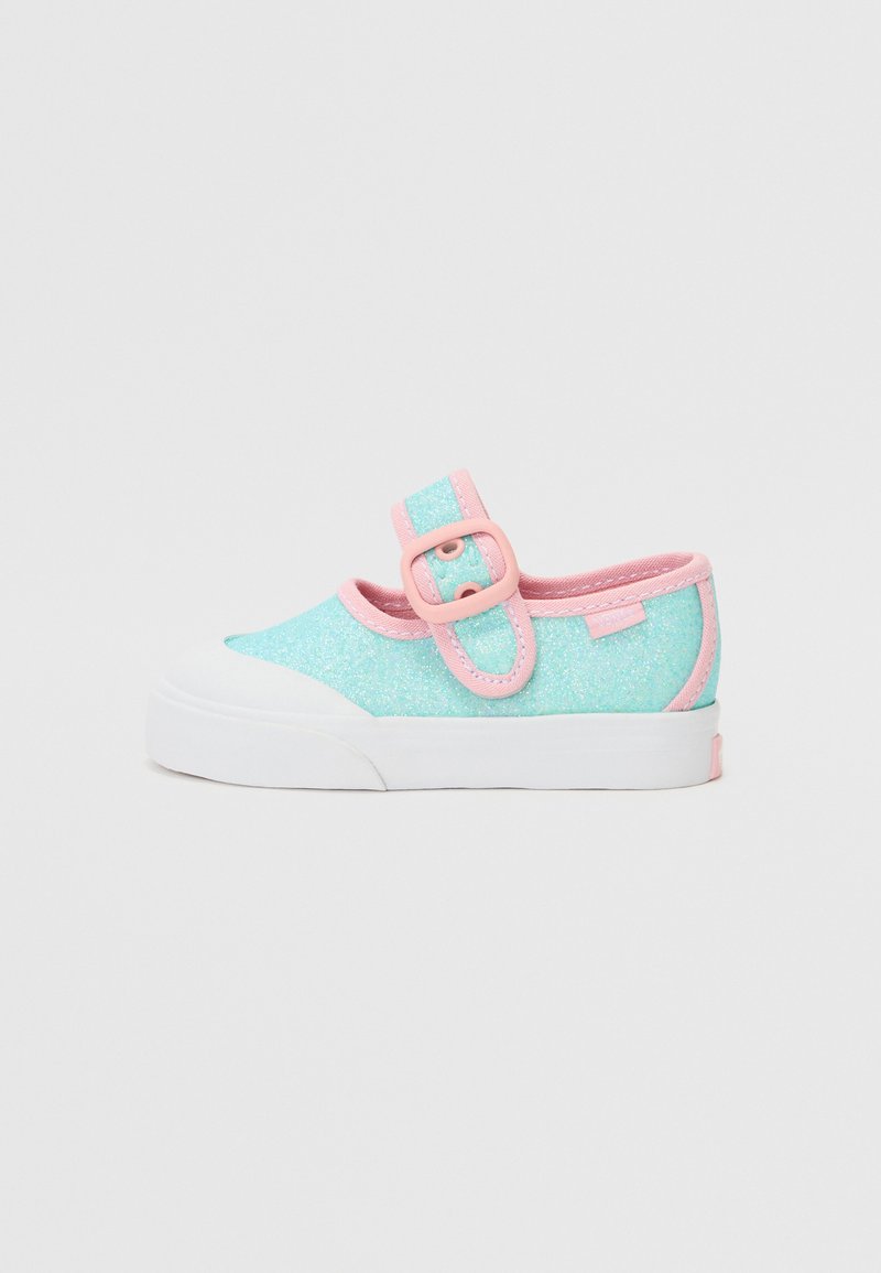 Tyrkysová třpytivá bota s růžovým nastavovacím páskem, bílou gumovou podrážkou, zakulacenou špičkou a texturovaným svrškem.