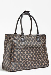 Le sac fourre-tout noir à motif présente un extérieur en simili cuir texturé, deux poignées supérieures et une poche latérale zippée pour plus de fonctionnalité.
