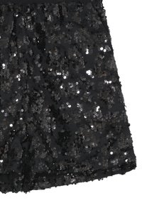 Zwarte shorts bedekt met reflecterende pailletten, met een elastische tailleband en een zachte, gestructureerde stof.