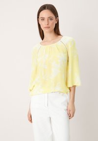 s.Oliver BLACK LABEL MIT ALLOVER-PRINT - Blouse - bright yellow aop