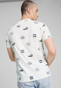 Puma POWER - Marškinėliai su spaudiniu - white